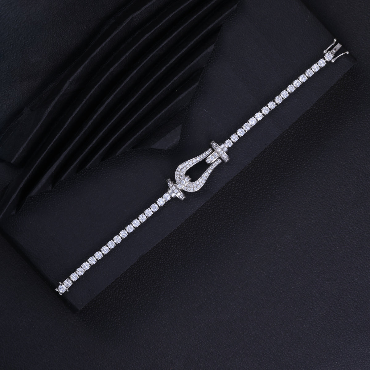 Elegant Crystal Link Bracelet