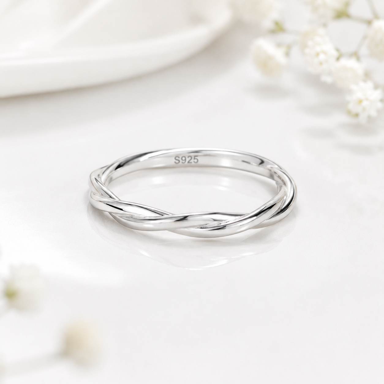 Luna Twist Ring